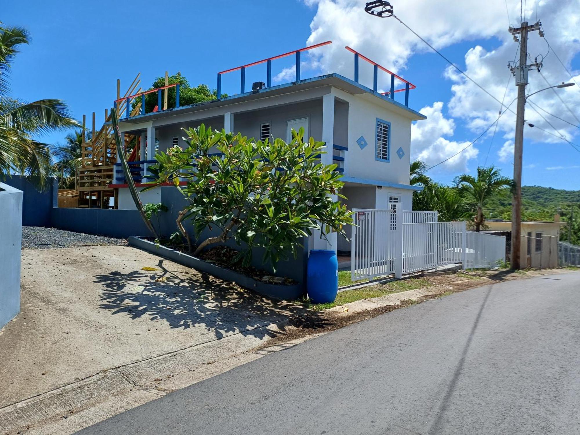 Rooster Run Glamping Camping Has Rooftop And Off The Ground Glamping Experience For 1 To 16 In A Single Tent And Views Of The Rain Forrest And To Culebra Across The Atlantic Ocean W Tents, Linens, Deluxe Air Beds, Warm Shower And More At A Great Pric Vieques Exterior foto